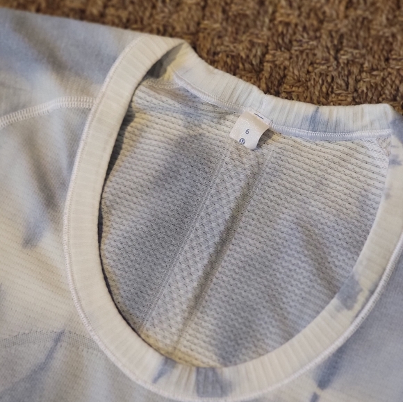 Lot of 2 Lululemon swiftly tops size 6 - Picture 5 of 6